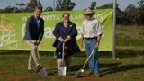Left to right: Philip Graham (CEO CleanPeak Energy), Carol Oataway (Mayor Hay Shire Council), John Headon (property owner)